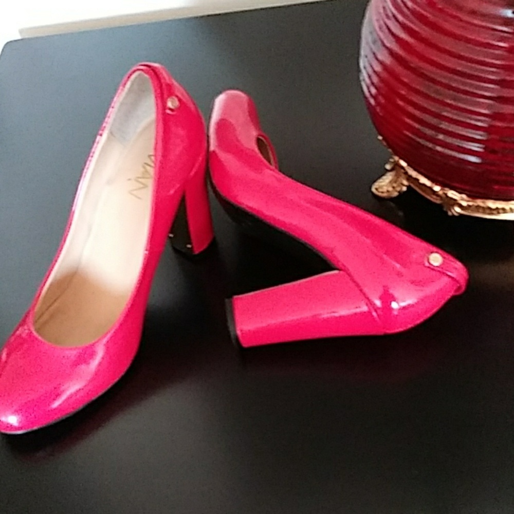 Big big heel pumps